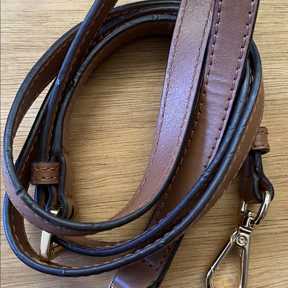 Michael Kors 45-48” strap in good condition